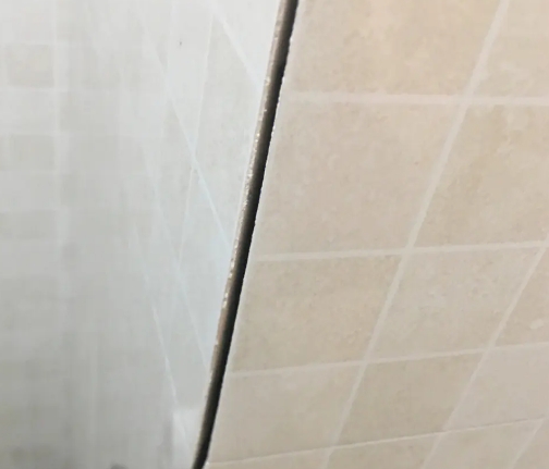 静安瓷砖空鼓维修公司分享阳台瓷砖脱落的修复过程可以分为以下几个步骤