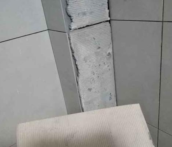 静安瓷砖空鼓维修公司分享下厨房瓷砖脱落的补救措施。